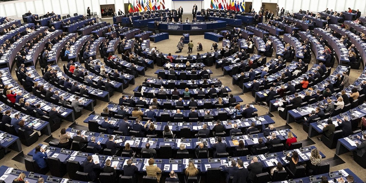 Avrupa Parlamentosu Milletvekilleri AB'den, Kosova'ya Uygulanan Tedbirlerin Derhal Kaldırılmasını İstedi