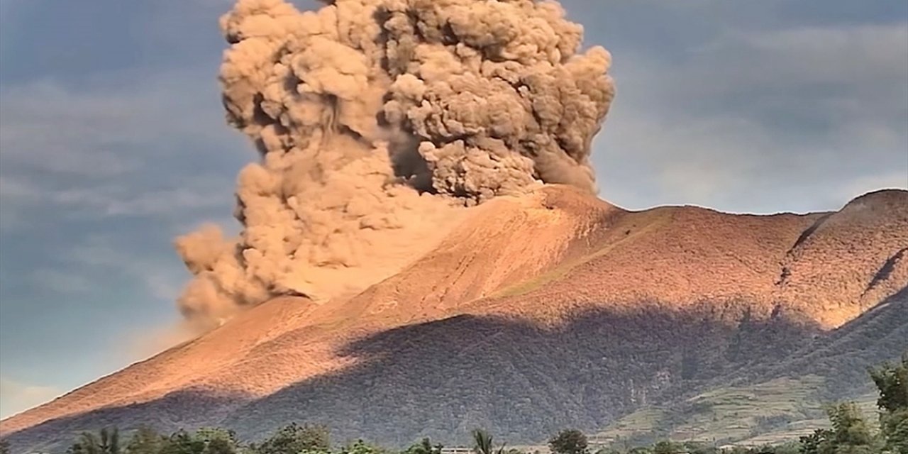 Kanlaon Yanardağı'ndaki Patlamanın Ardından Bölgede Yangın Çıktı