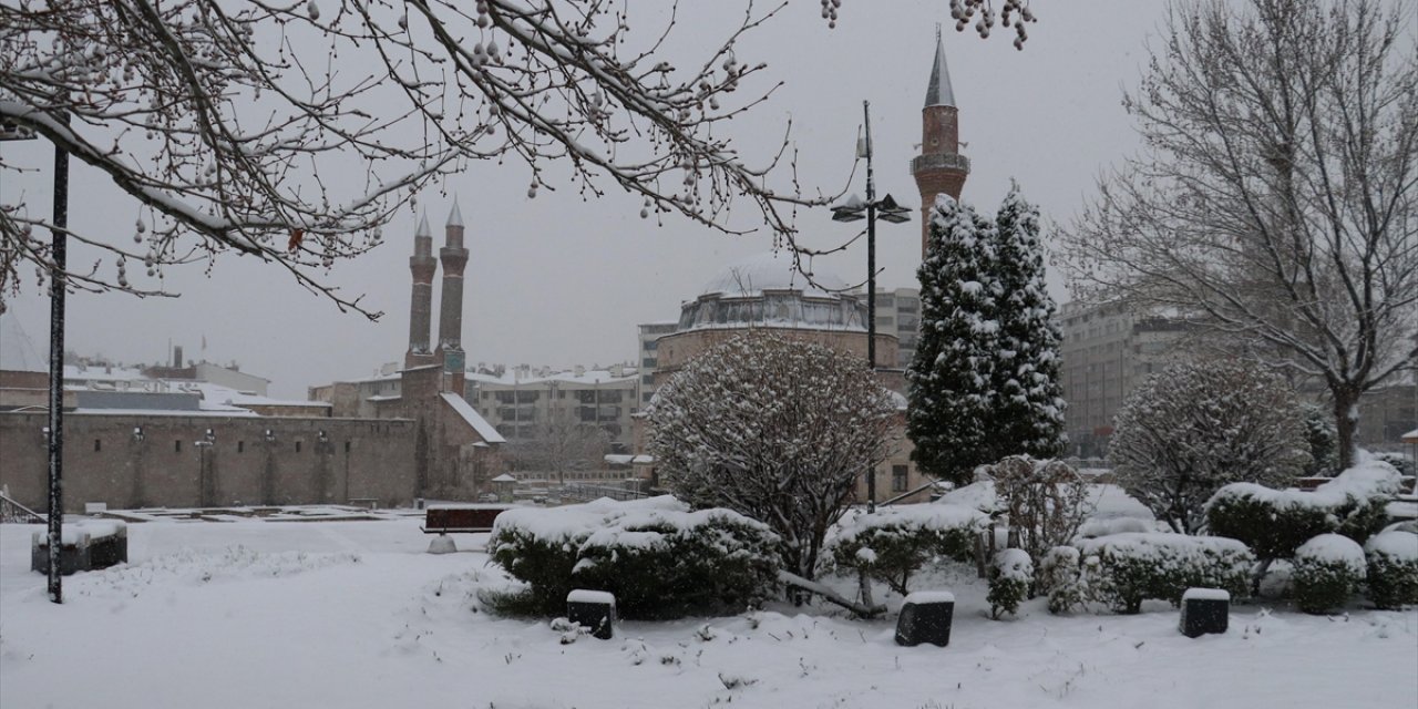 Bazı İllerde Kar Etkili Oluyor