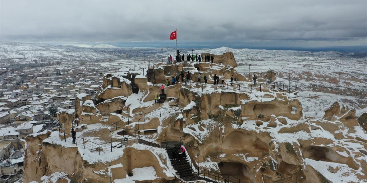 Kapadokya Baharda Karla Güzelleşti