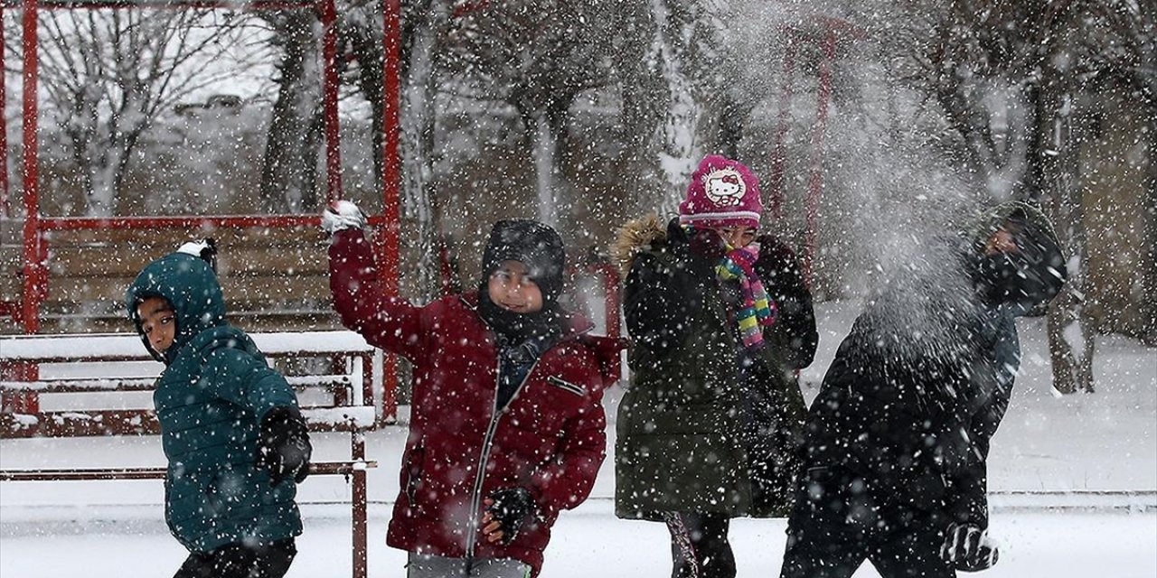 Ankara'da Kar ve Fırtına Beklentisi Nedeniyle Yarın Eğitime Ara Verildi