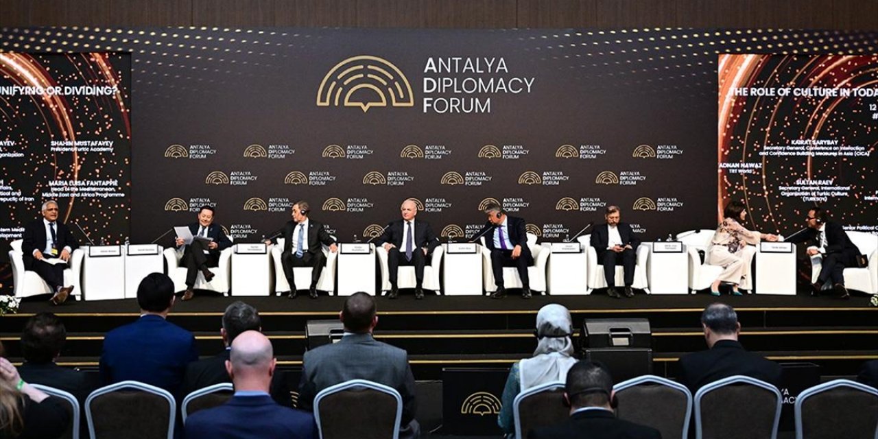 Antalya Diplomasi Forumu'nda "günümüz Dünyasında Kültürün Rolü: Birleştirici Mi Bölücü Mü?" Başlıklı Panel Düzenlendi