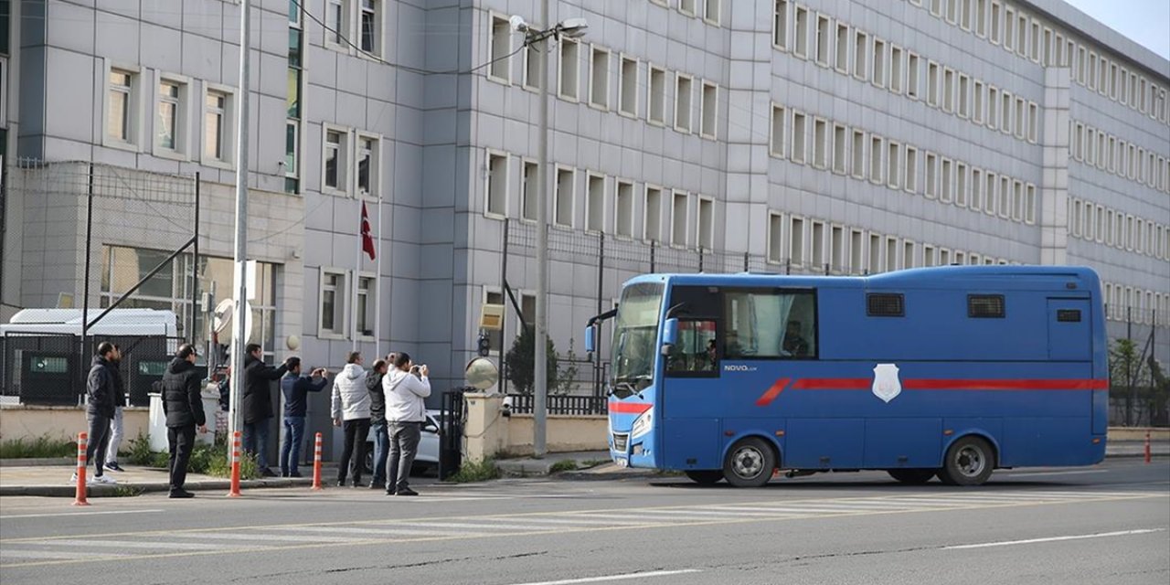 Narin Güran Cinayetiyle İlgili 12 Sanık İle Suça Sürüklenen 3 Çocuğun Yargılanmasına Başlandı