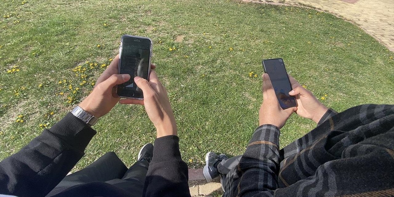 Yeşilay Danışmanlık Merkezi Çocuk ve Ergenlerin İnternet Bağımlılığına Karşı Mücadele Veriyor