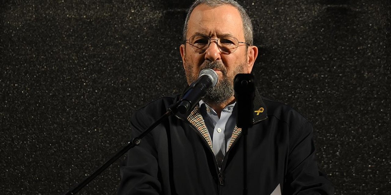 İsrail'de Eski Başbakan Ehud Barak, Esir Takası İçin Gazze'ye Saldırıların Durdurulması Çağrılarına Katıldı