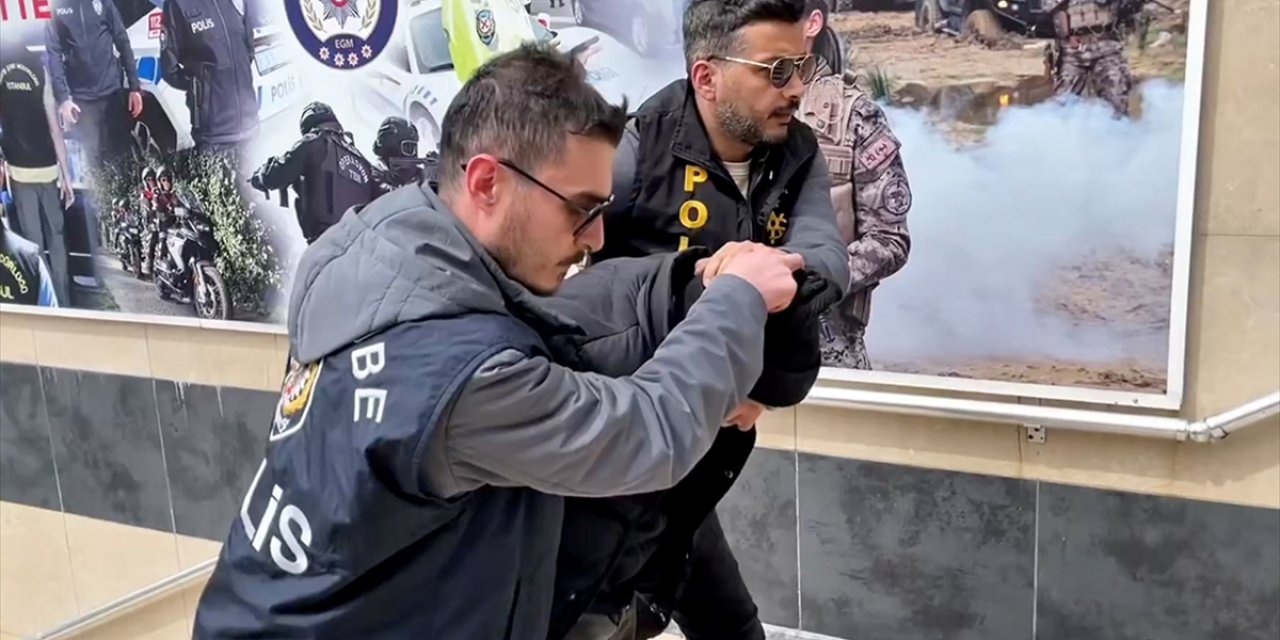 Kadıköy'de Bıçaklı Saldırıda Ölen Minguzzi'nin Mezarını Tahrip Eden 1 Kişi Gözaltına Alındı