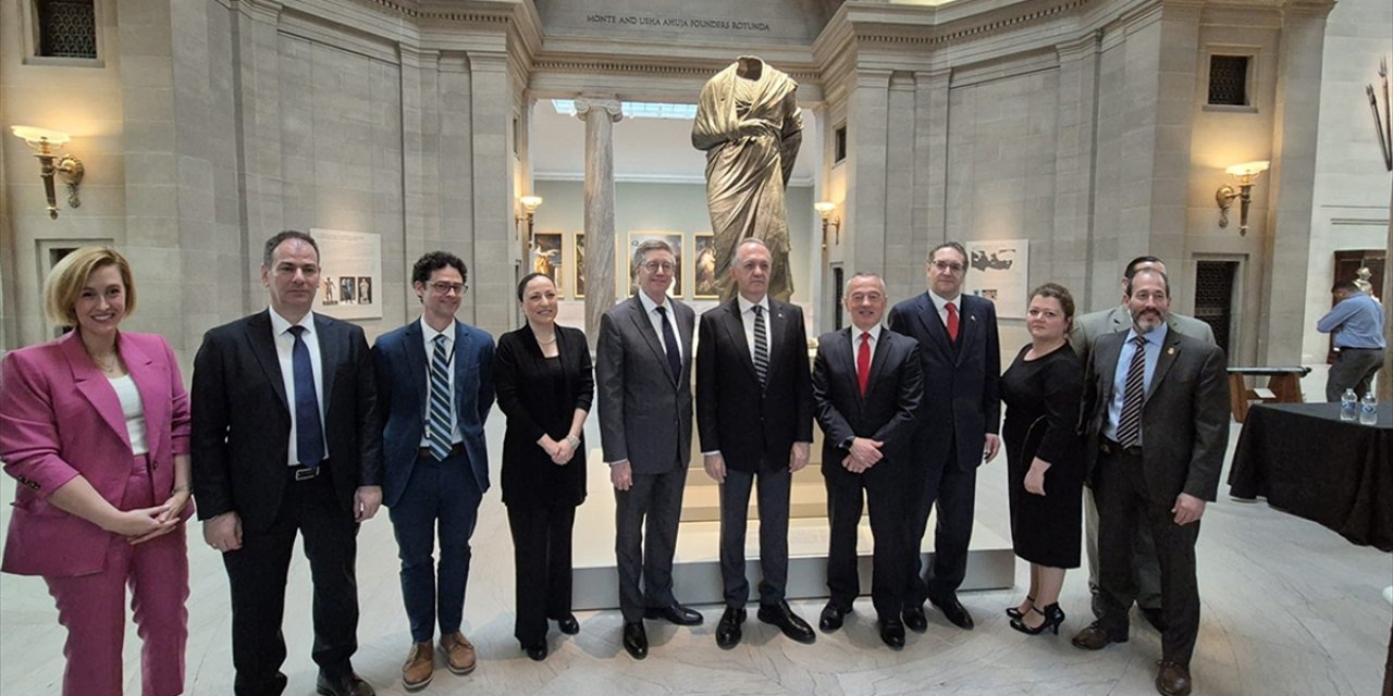 Yurt Dışına Kaçırılan Marcus Aurelius Heykeli Türkiye'ye İade Edildi