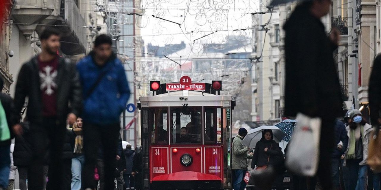 İstiklal Caddesi'ni Ziyaret Edenlerin Sayısı 2024'te 90 Milyonu Aştı