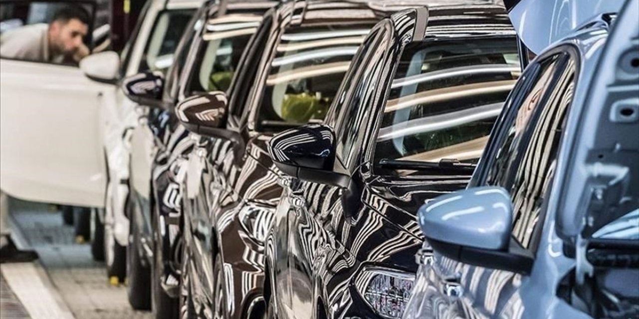 Trump, Otomobil Endüstrisini Geçici Olarak Gümrük Vergilerinden Muaf Tutabileceğini İma Etti