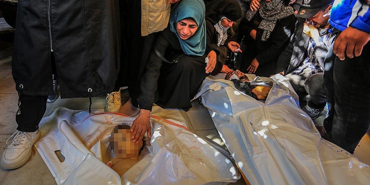 İsrail Gazze'de Filistinlilerin Çadırlarını Vurdu