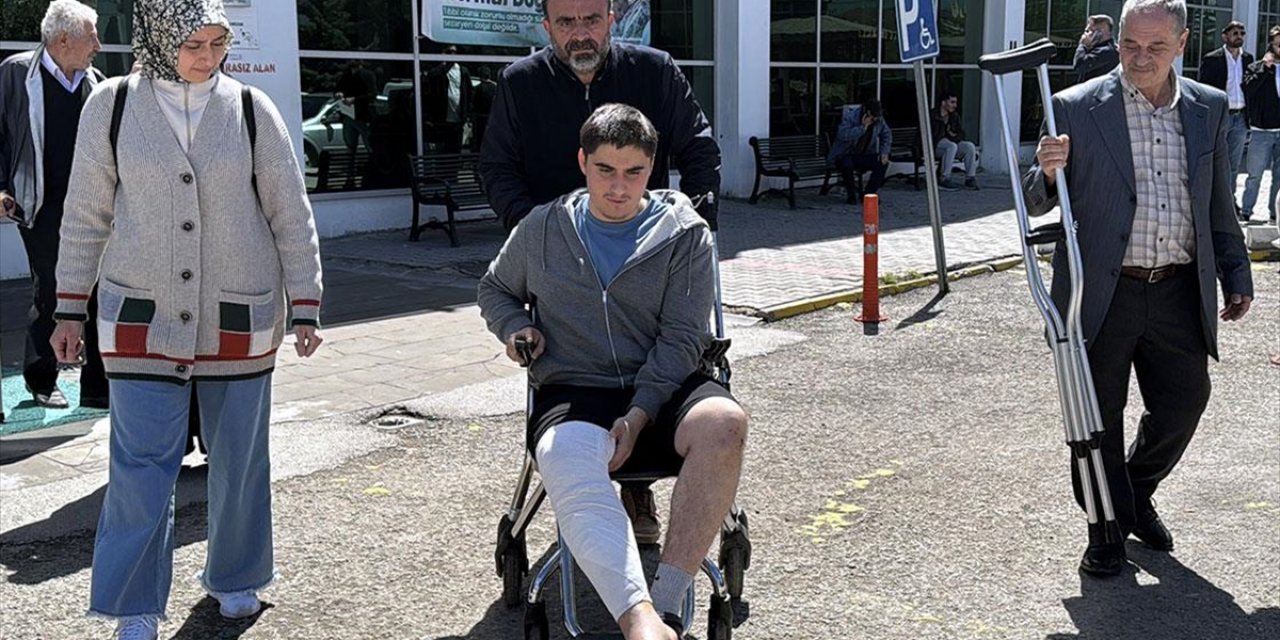 Kırıkkale'de Sahipsiz Köpeklerden Kaçarken İstinat Duvarından Düşen Üniversite Öğrencisi Yaralandı