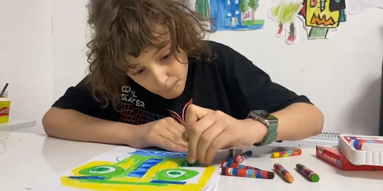 Resim Tutkunu Otizmli Ege, Duygularını Tuvale Aktarıyor