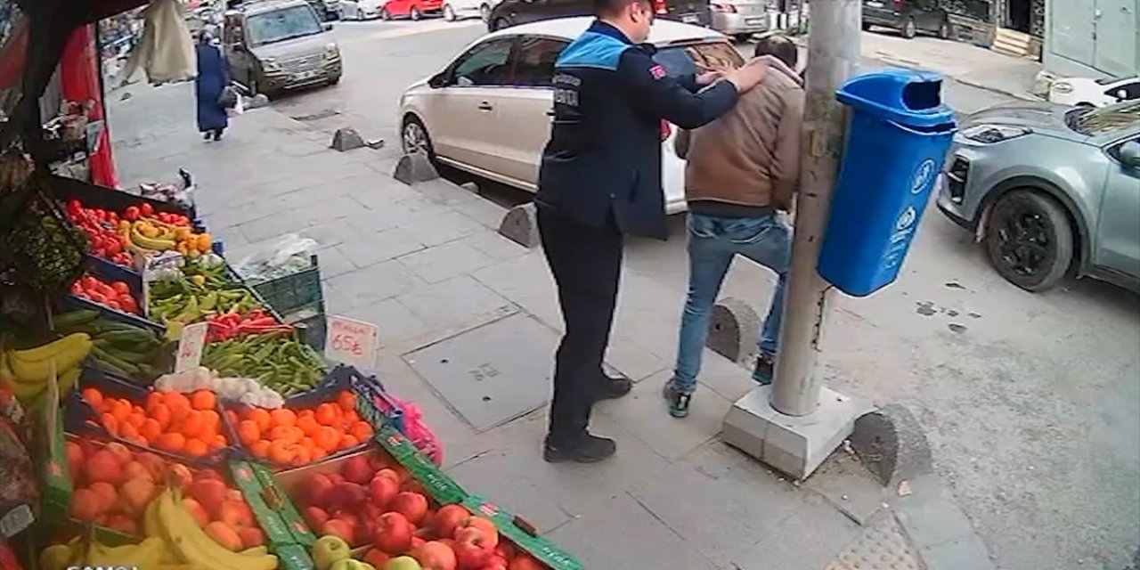 İstanbul'da Boğulma Tehlikesi Yaşayan Kişi Heimlich Manevrasıyla Kurtuldu