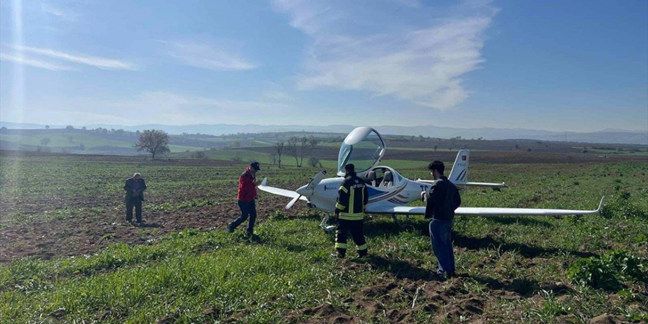 Bursa'da Eğitim Uçağı Tarlaya Zorunlu İniş Yaptı
