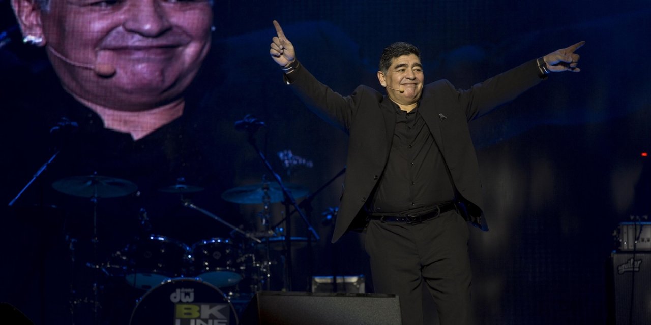 Maradona'nın Kızı, Babasını Tedavi Eden Doktorları "Aileyi Kandırmakla" Suçladı
