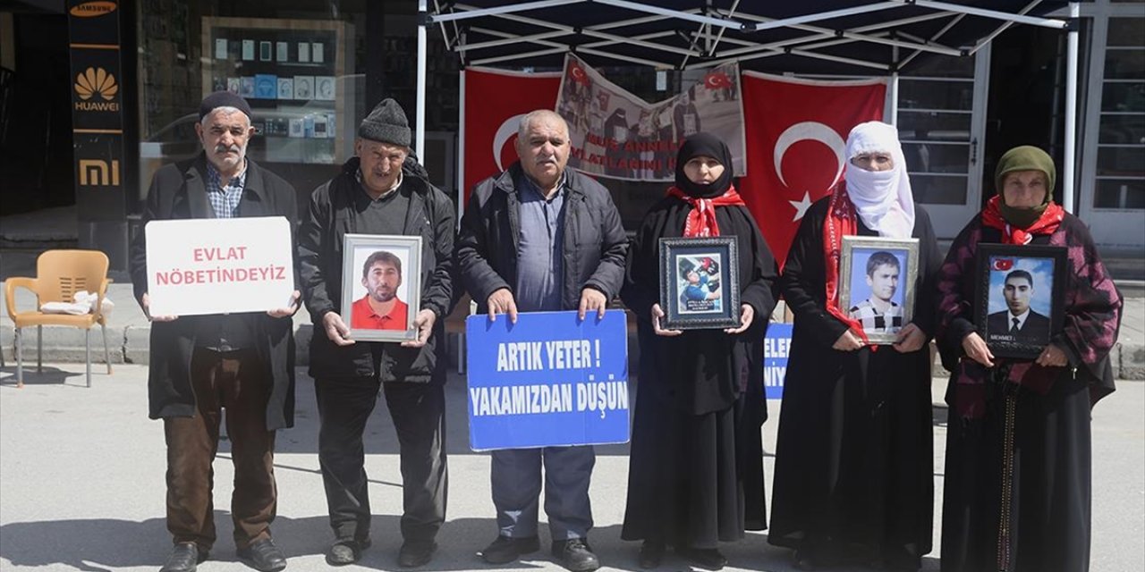 Muşlu Aileler Dem Parti Binası Önündeki Eylemlerine Devam Etti