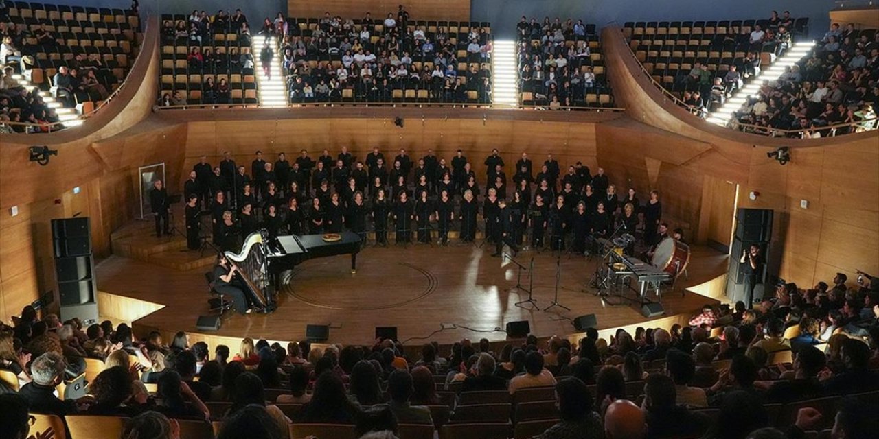 Devlet Çoksesli Korosu, İkinci "Aurora" Konseriyle Müzikseverlerle Buluştu