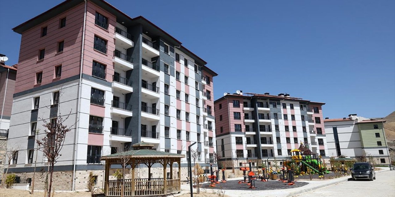 Malatya'nın Darende İlçesindeki Deprem Konutlarına İlk Afetzede Aile Yerleşti