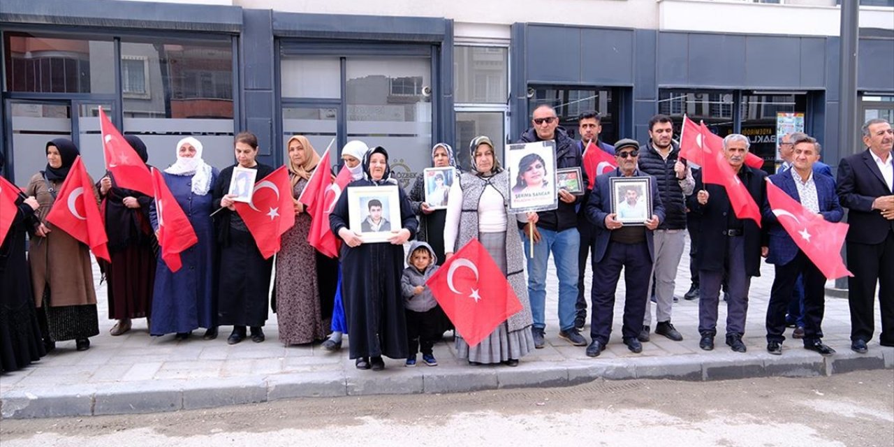 Vanlı Aileler, Dem Parti İl Başkanlığı Önündeki Eylemlerini Sürdürdü