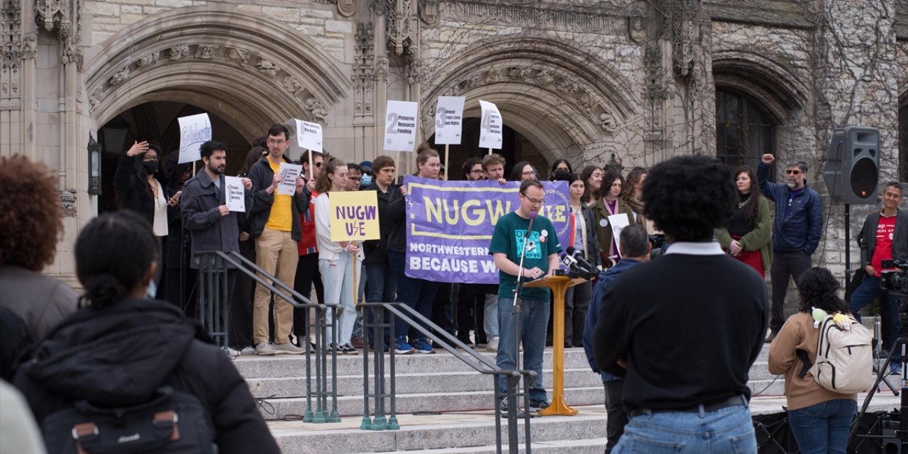 ABD'deki Northwestern Üniversitesinde Trump'ın Üniversitelere Yönelik Politikaları Protesto Edildi