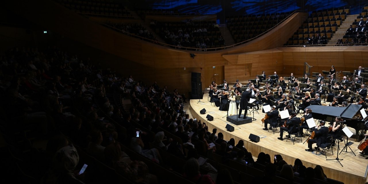 Cumhurbaşkanlığı Senfoni Orkestrası, "Sesler ve Küller" Eserinin Dünya Prömiyerine İmza Attı