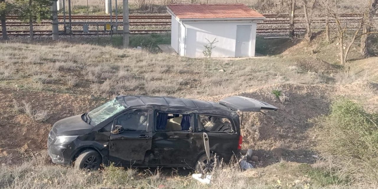 Oyuncu Berk Atan, Eskişehir'de Geçirdiği Trafik Kazasında Yaralandı