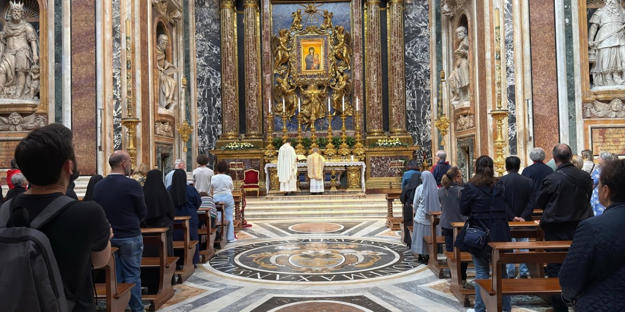 Papaların Ölümünden Sonra Süreç Nasıl İşliyor?