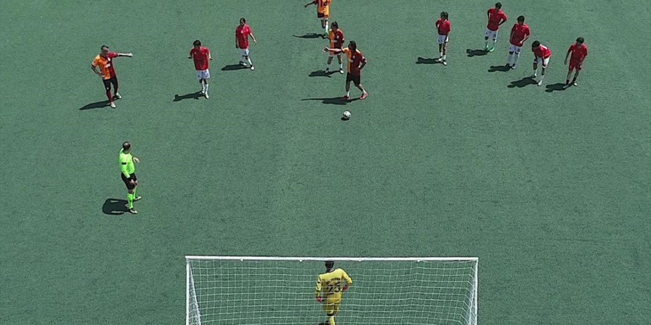 Galatasaraylı Eski Futbolcular, Cizre'de Gençlerle Dostluk Maçı Yaptı