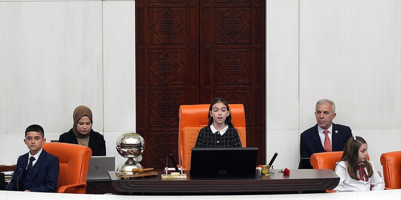 TBMM Çocuk Özel Oturumunu 4. Sınıf Öğrencisi Berra Koramaz Yönetti