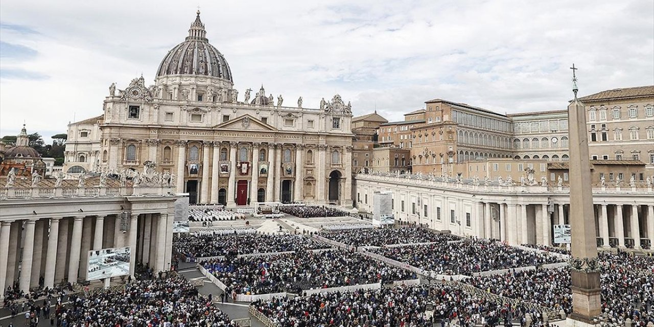 Katolik Kilisesinde Gözler, Bir Sonraki Papa'yı Seçecek Kardinaller Meclisine Çevrildi