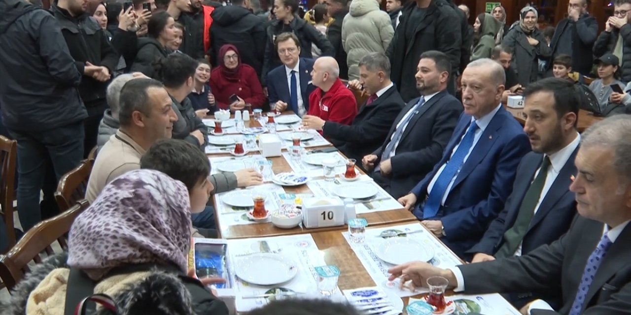 Cumhurbaşkanı Erdoğan, Kağıthane'de Vatandaşlarla Bir Araya Geldi