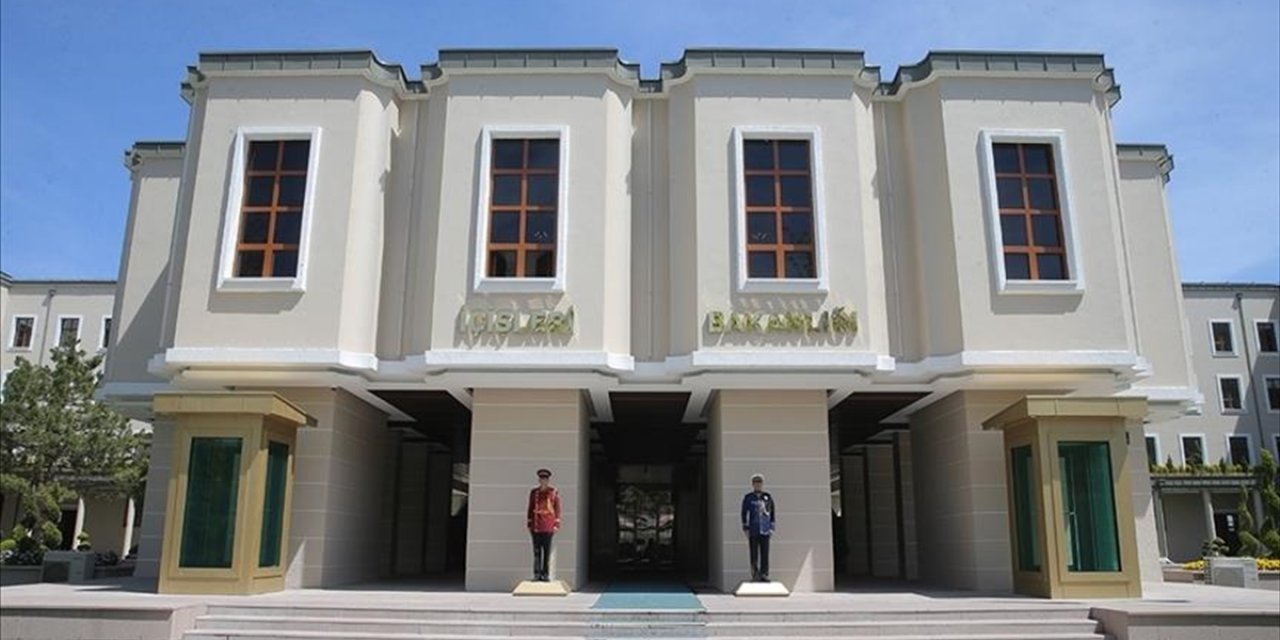 İçişleri Bakanlığı, Balıkesir'deki 23 Nisan Gösterisindeki Görüntüler İçin Mülkiye Müfettişi Görevlendirdi