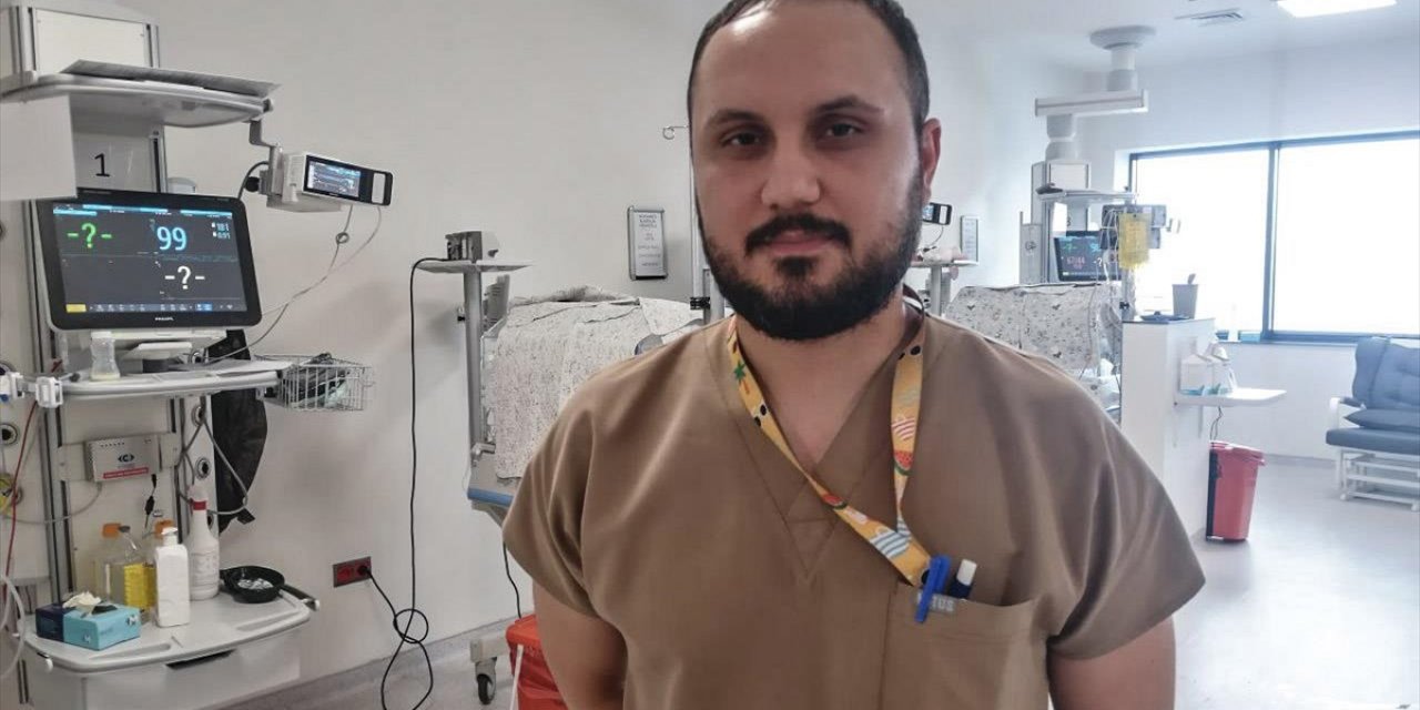 İstanbul'daki Depremlerde Yoğun Bakımdaki Bebeklerin Yanından Ayrılmayan Hemşire Görmez Yaşadıklarını Anlattı