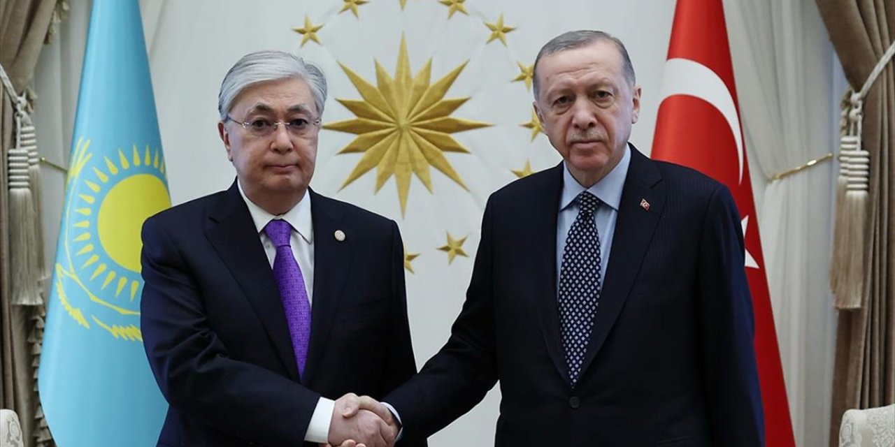 Tokayev'den İstanbul'daki Depremler Nedeniyle Cumhurbaşkanı Erdoğan'a Destek Mesajı