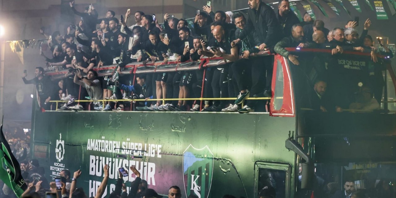 Kocaelispor, 59. Yaşını Süper Lig'e Yükselmenin Mutluluğuyla Kutluyor