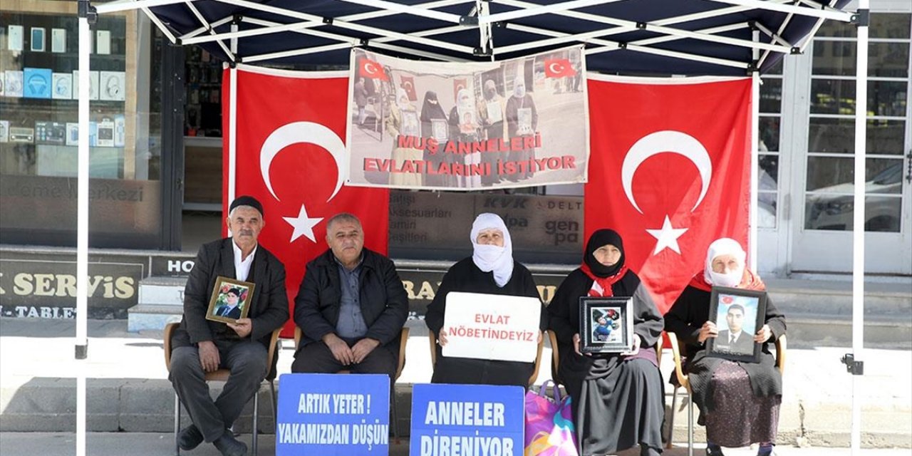 Muşlu Aileler, Dem Parti Önündeki "Evlat Nöbeti"ni Sürdürdü