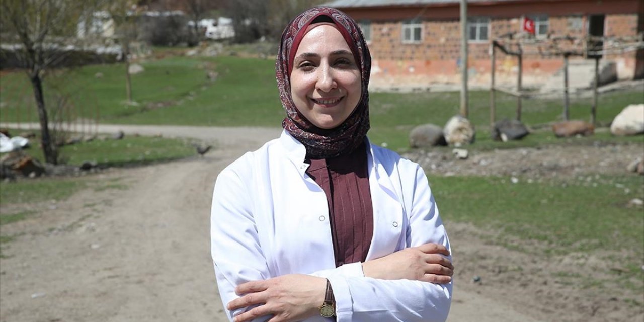 Bahar Ebe, 7 Yıldır Köyleri Gezerek Kadın Ve Bebeklerin Takibini Yapıyor