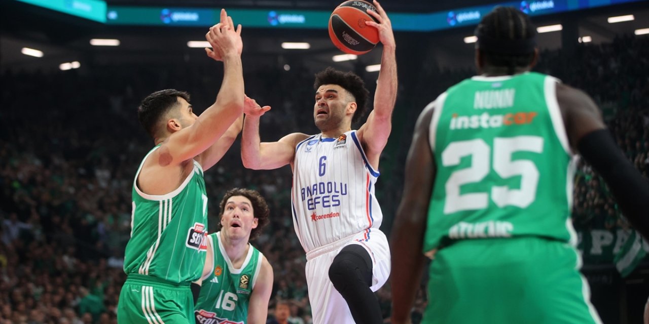 Anadolu Efes, Yunanistan Ekibi Panathinaikos Aktor'u 79-76 Mağlup Etti