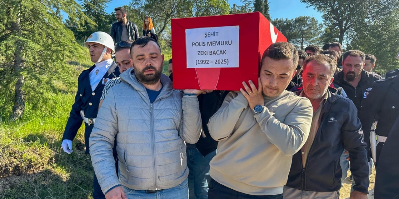 Şırnak'ta Bir Aracın Çarpmasıyla Şehit Olan Polis Memuru Uşak'ta Son Yolcuğuna Uğurlandı