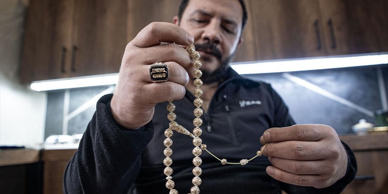 Erzurumlu Nakkaş 2 Ay Boyunca Günde 6 Saat Çalışarak Koleksiyonluk Tespih Üretti