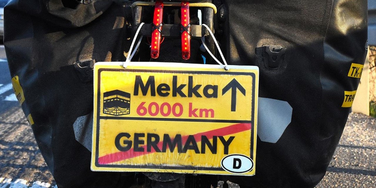 Almanya'dan Mekke'ye Bisikletiyle Hac Yolculuğu Yapıyor