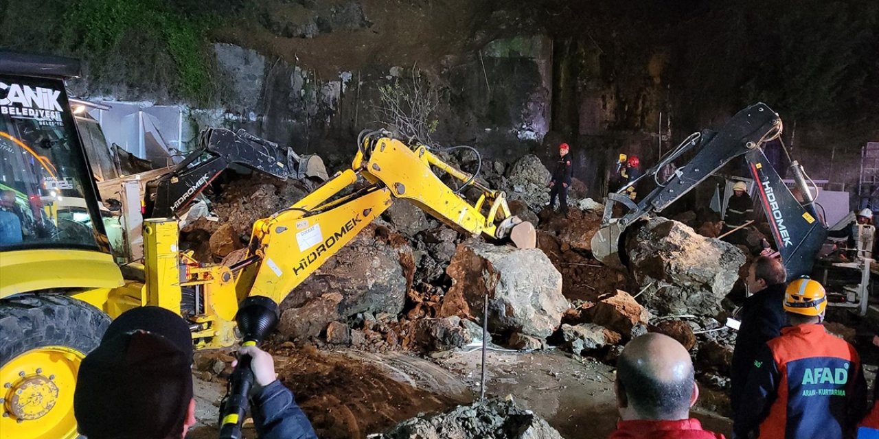 Samsun'da Oto Yıkamacıdaki Heyelanda Baba ve 2 Kızı Öldü