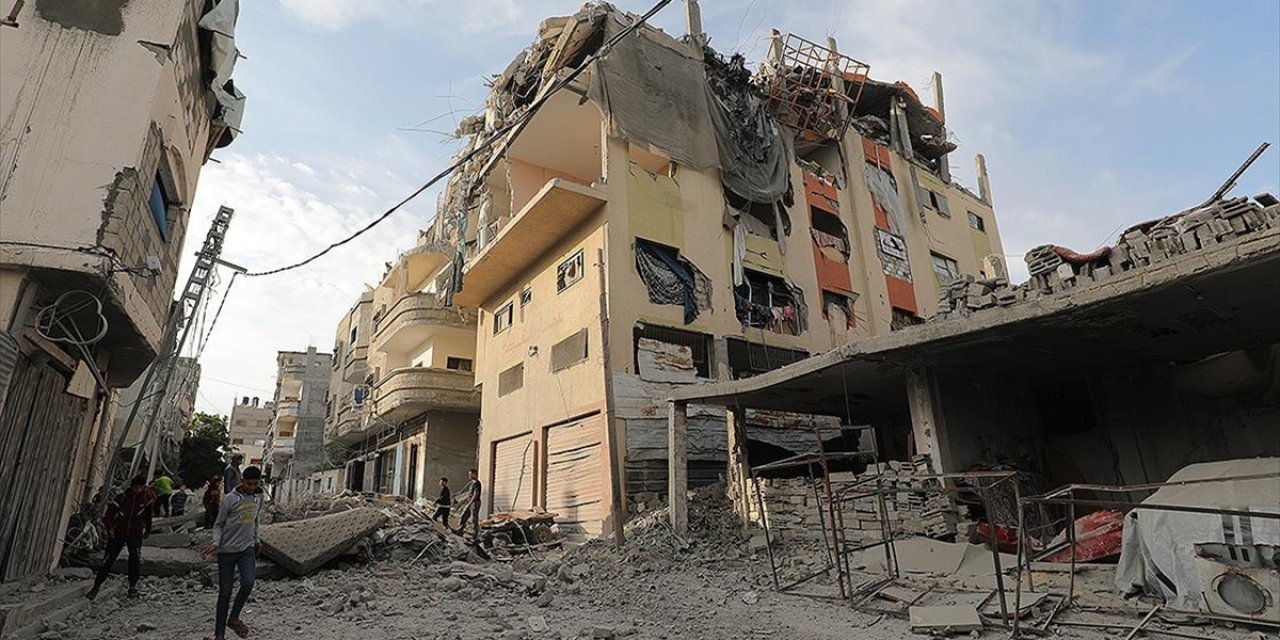 İsrail'in Gazze Şeridi'ne Saldırılarında Can Kaybı 52 Bin 243'e Yükseldi