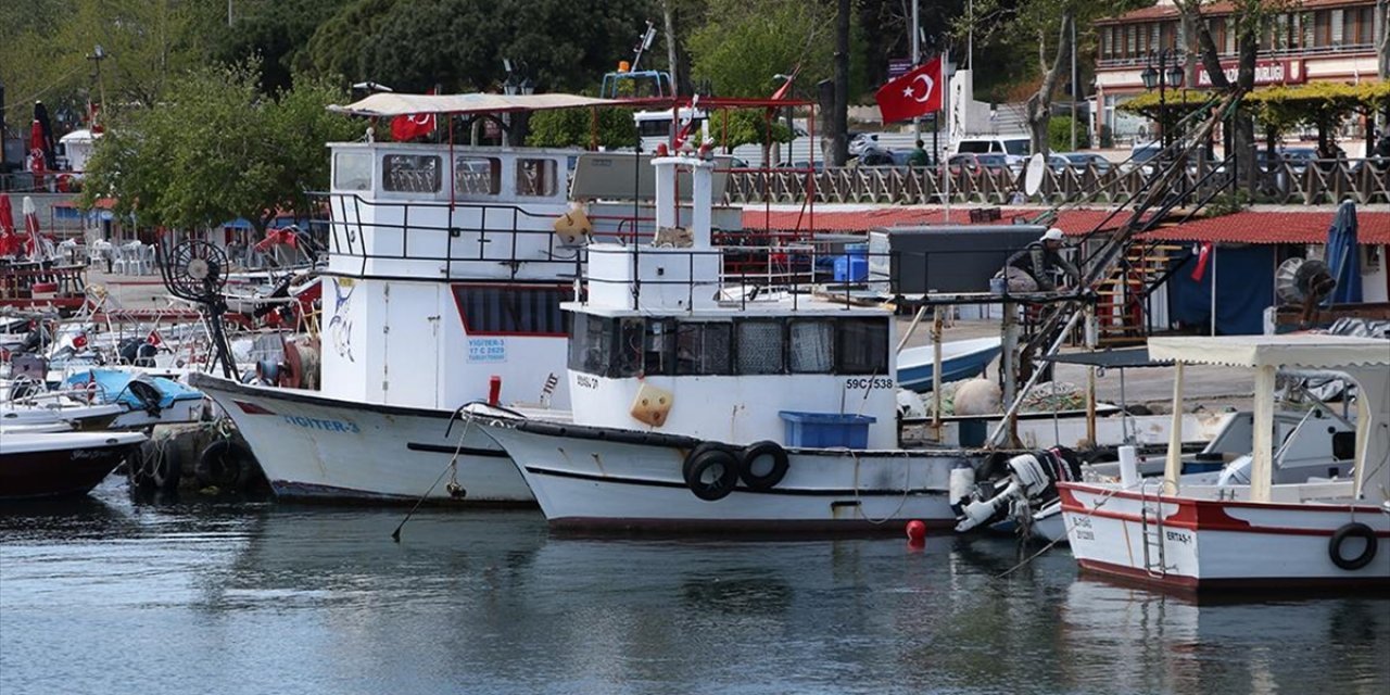 Tekirdağ'da Balıkçılar Poyraz Nedeniyle 3 Gündür Denize Açılamıyor