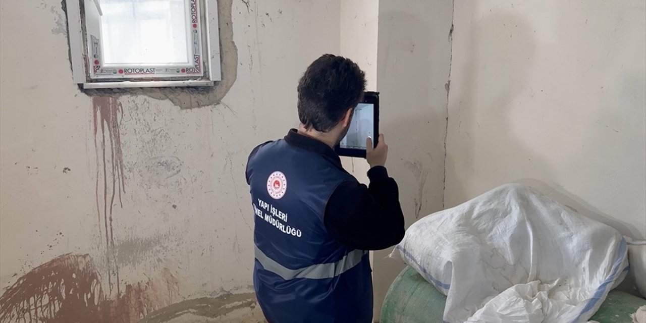 İstanbul'daki Depremin Ardından Başakşehir'de Bazı Binalarda Hasar Tespit Çalışması Yapıldı