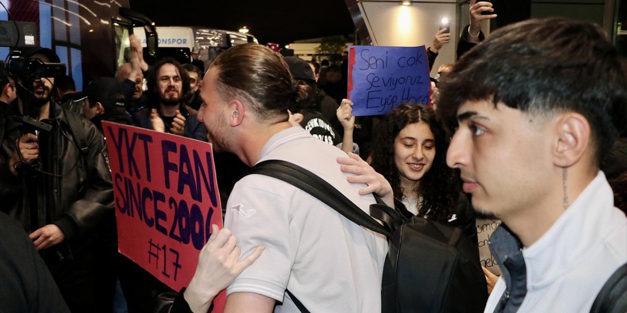 Trabzonspor 19 Yaş Altı Futbol Takımı, Trabzon'da Coşkuyla Karşılandı