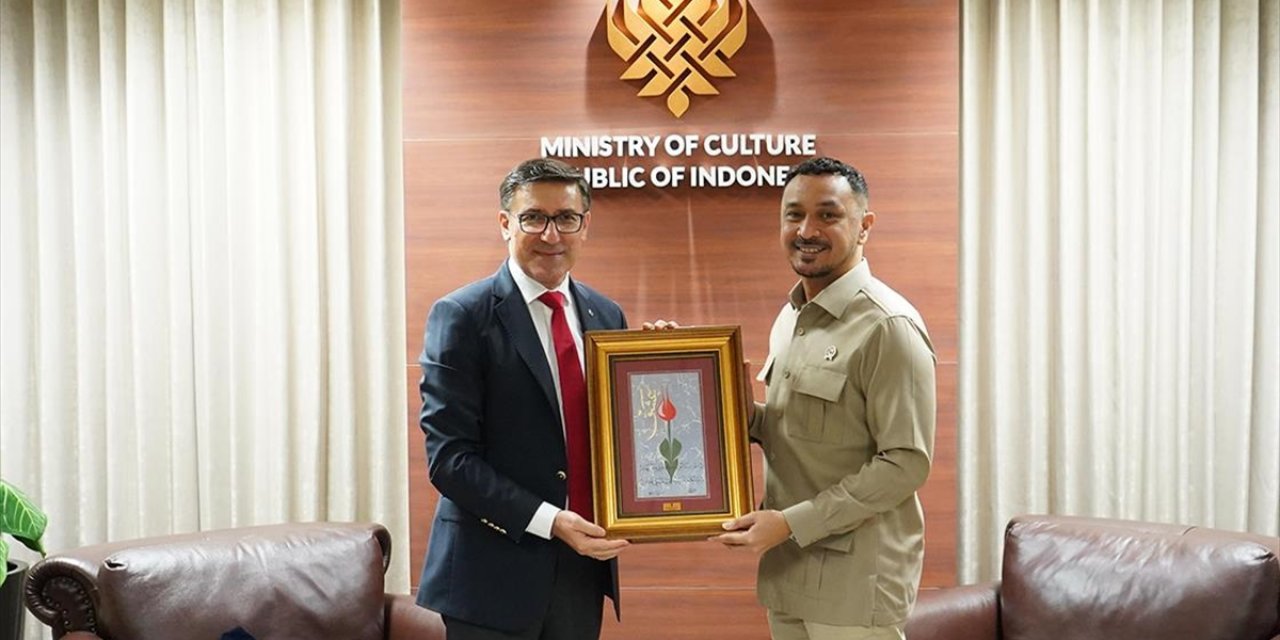 Türkiye'nin Cakarta Büyükelçisi Küçükcan, Endonezya Kültür Bakan Yardımcısı Ganesha İle Görüştü