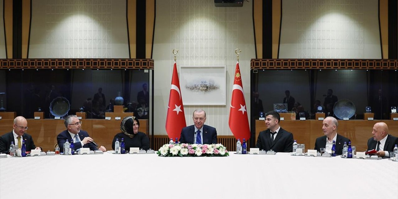 Cumhurbaşkanı Erdoğan İşçi ve İşveren Temsilcilerini Kabul Etti