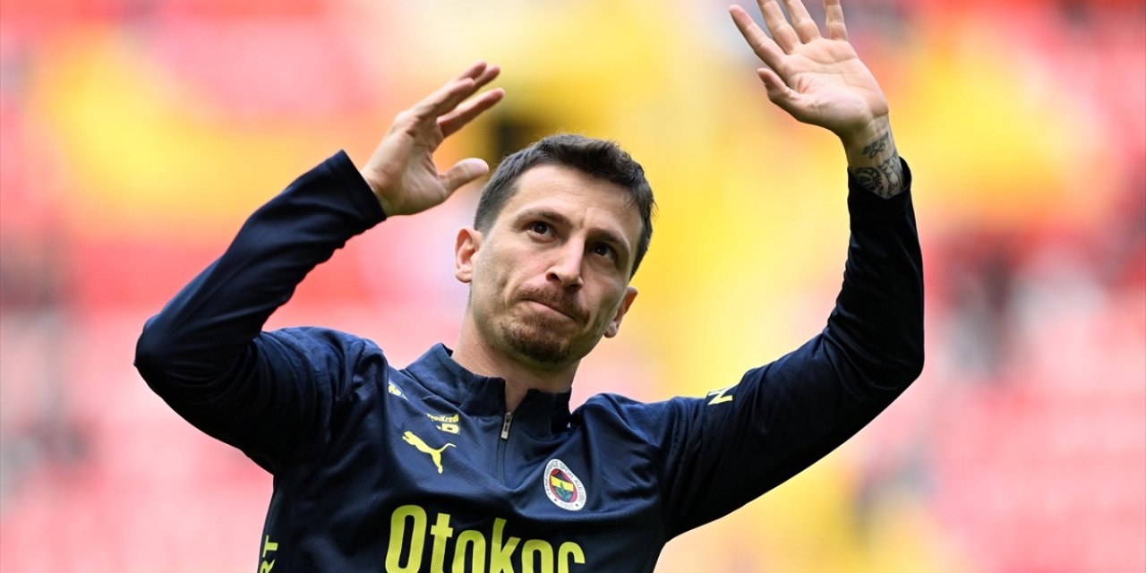 Fenerbahçeli Futbolcu Mert Hakan Yandaş Hastanede Enfeksiyon Tedavisi Görüyor