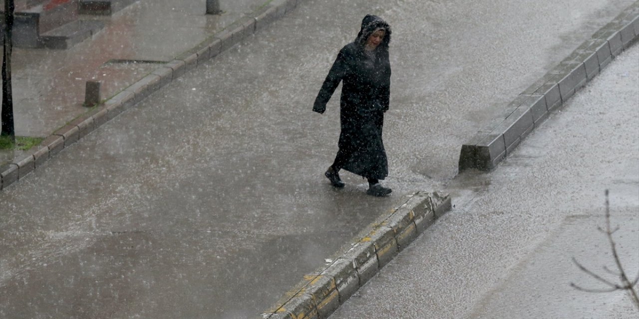 Bazı İllerde Sağanak ve Dolu Etkili Oldu